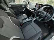 アウディ Q2 中古車