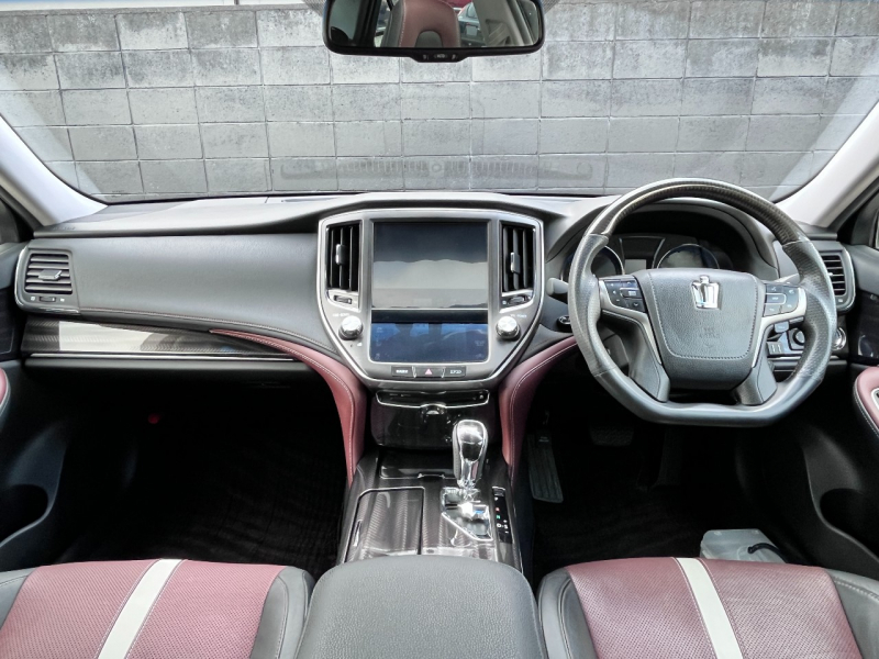 トヨタ クラウンハイブリッド 中古車