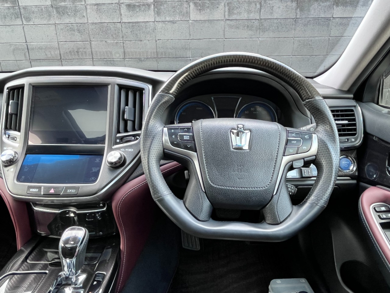 トヨタ クラウンハイブリッド 中古車