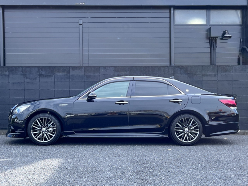 トヨタ クラウンハイブリッド 中古車