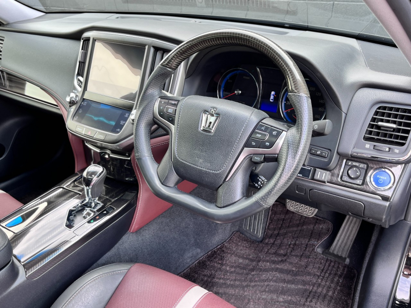 トヨタ クラウンハイブリッド 中古車