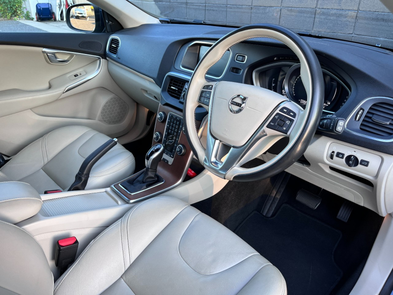 ボルボ V40 中古車