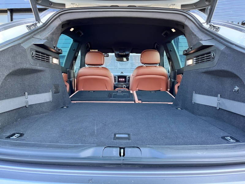 マセラティ レヴァンテ 中古車