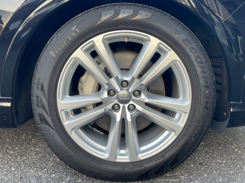 アウディ Q7 中古車