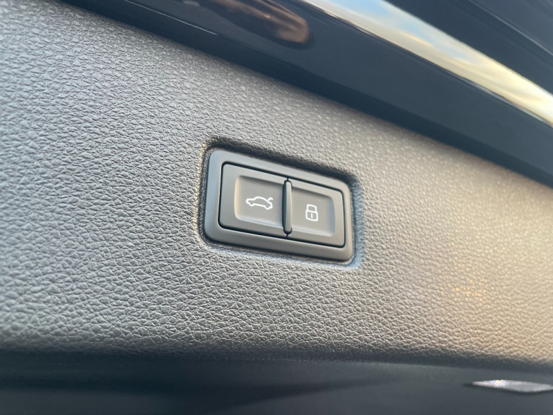 アウディ Q7 中古車