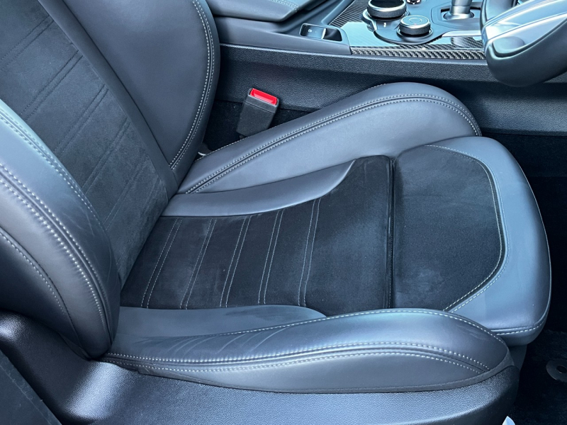 アルファロメオ ステルヴィオ 中古車