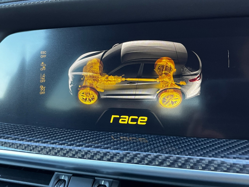 アルファロメオ ステルヴィオ 中古車