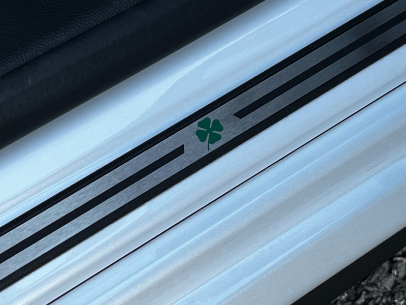 アルファロメオ ステルヴィオ 中古車