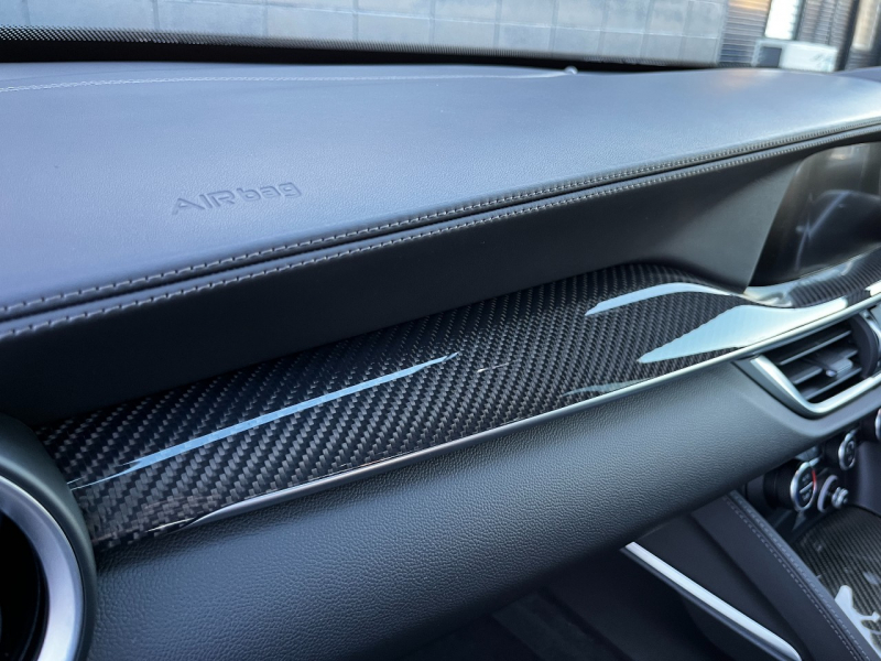 アルファロメオ ステルヴィオ 中古車