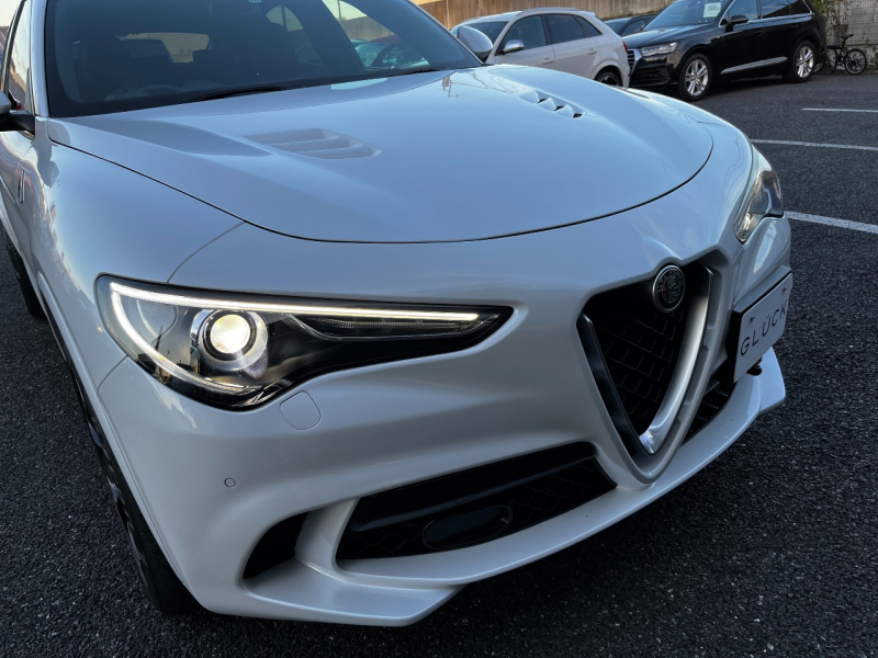 アルファロメオ ステルヴィオ 中古車