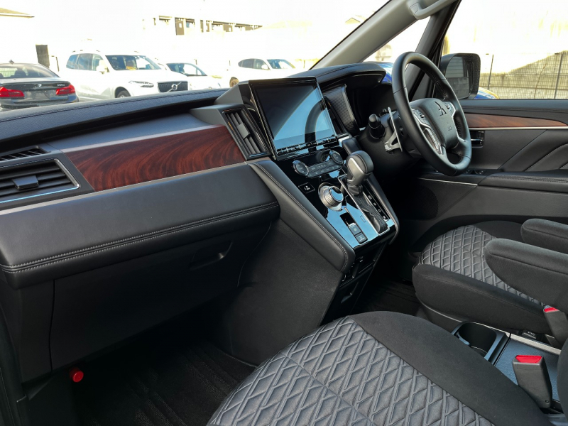 三菱 デリカD:5 中古車