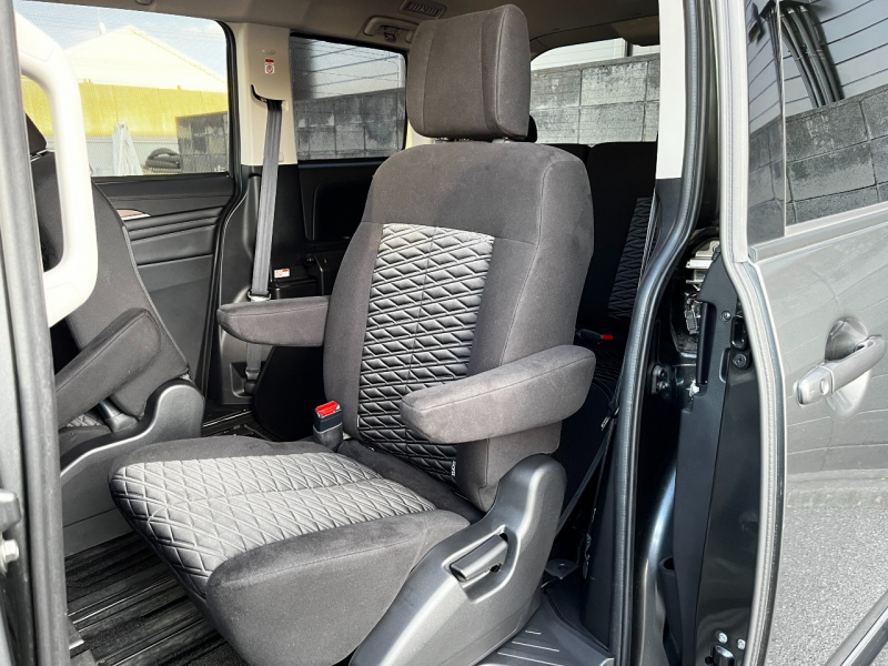 三菱 デリカD:5 中古車