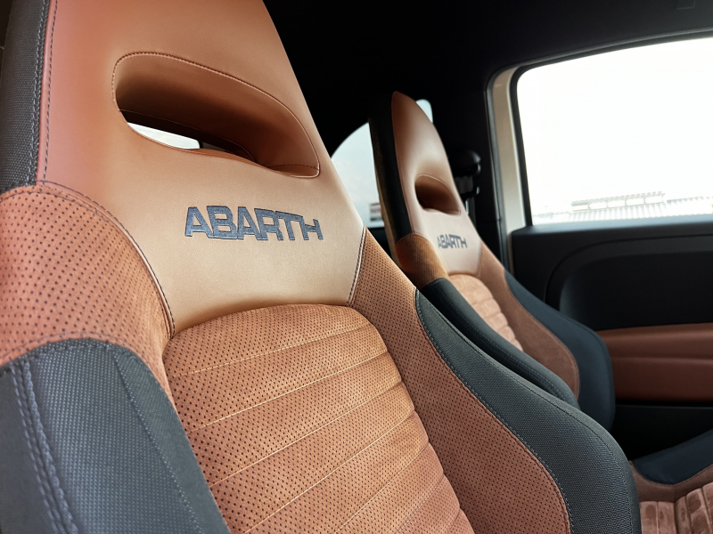 アバルト 595 中古車