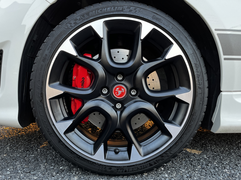 アバルト 595 中古車