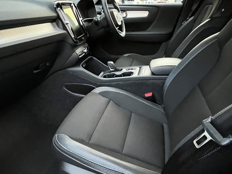 ボルボ XC40 中古車