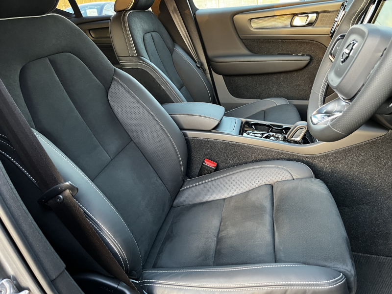 ボルボ XC40 中古車