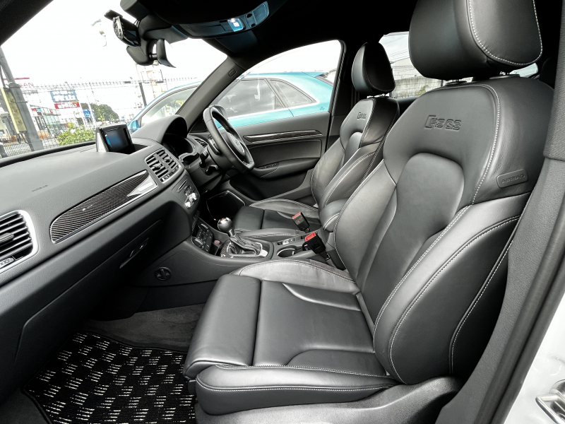 アウディ RS Q3 中古車