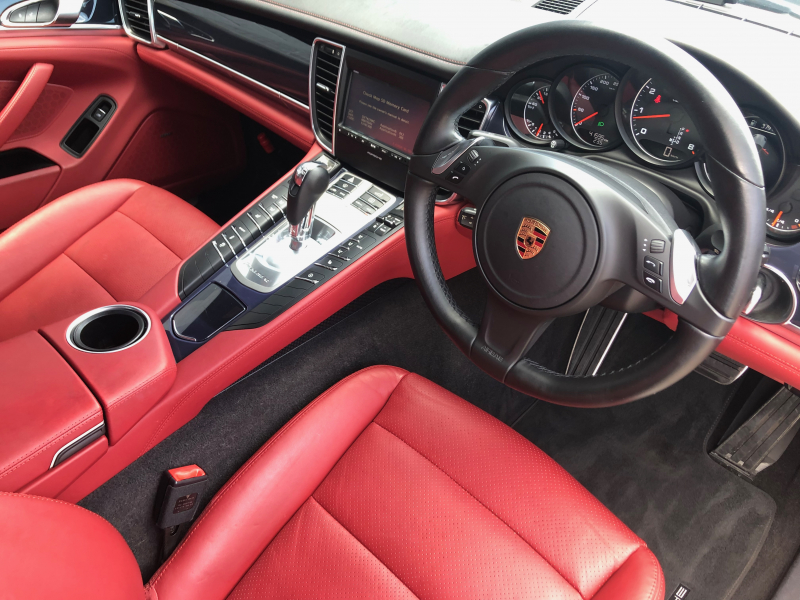 ポルシェ パナメーラ 中古車