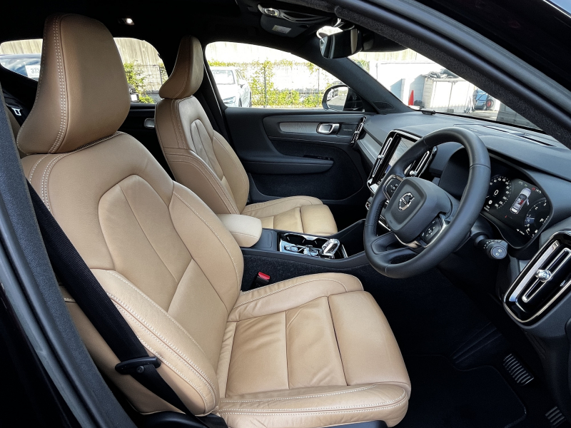 ボルボ XC40 中古車
