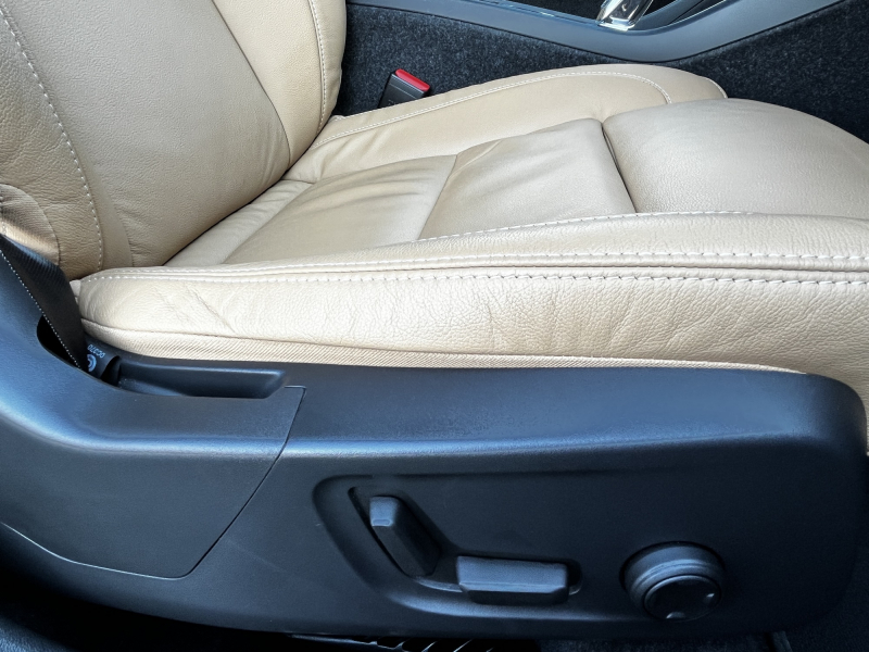 ボルボ XC40 中古車