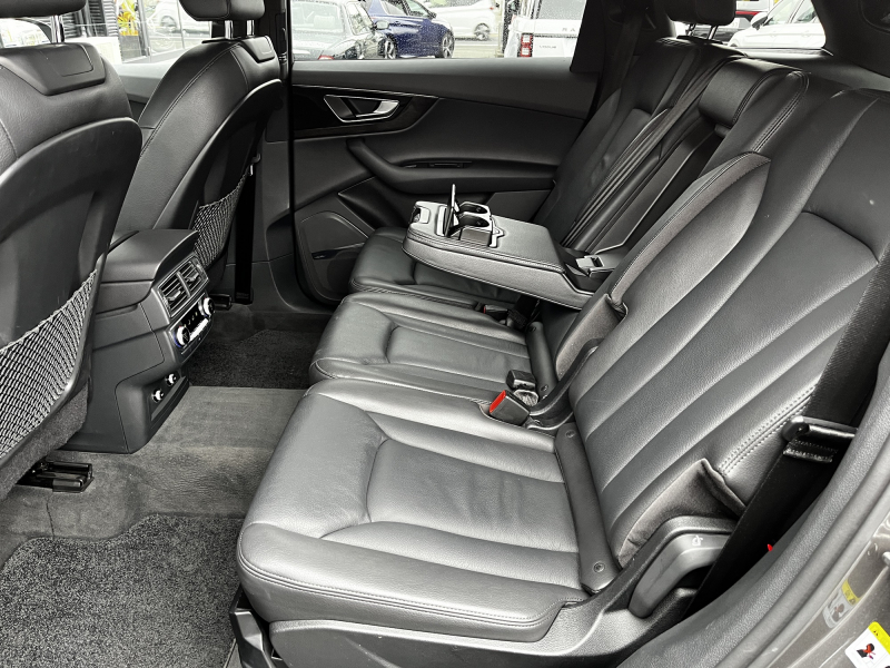 アウディ Q7 中古車