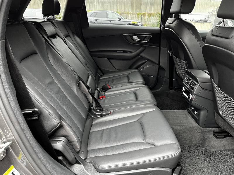 アウディ Q7 中古車