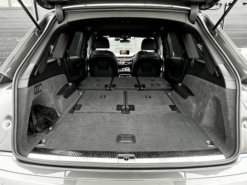 アウディ Q7 中古車