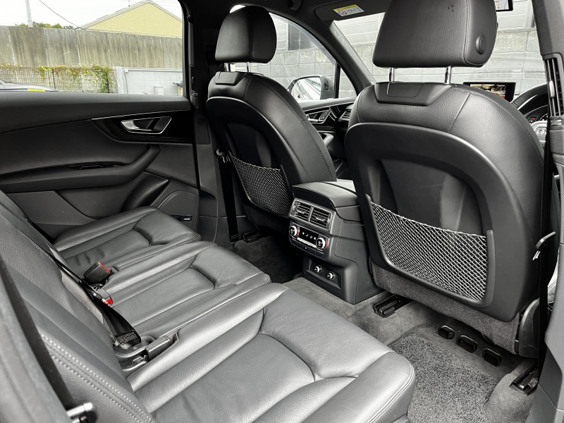 アウディ Q7 中古車