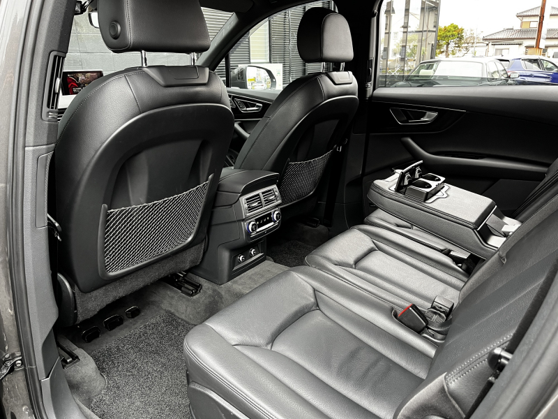 アウディ Q7 中古車