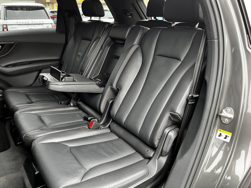 アウディ Q7 中古車