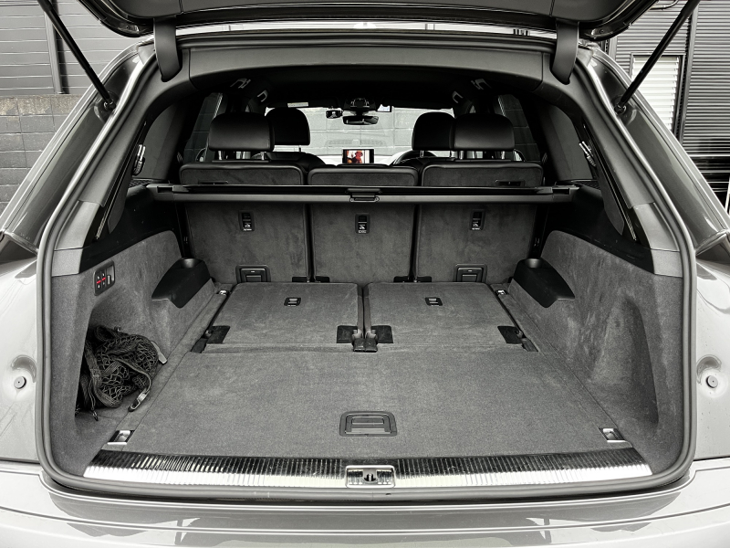 アウディ Q7 中古車