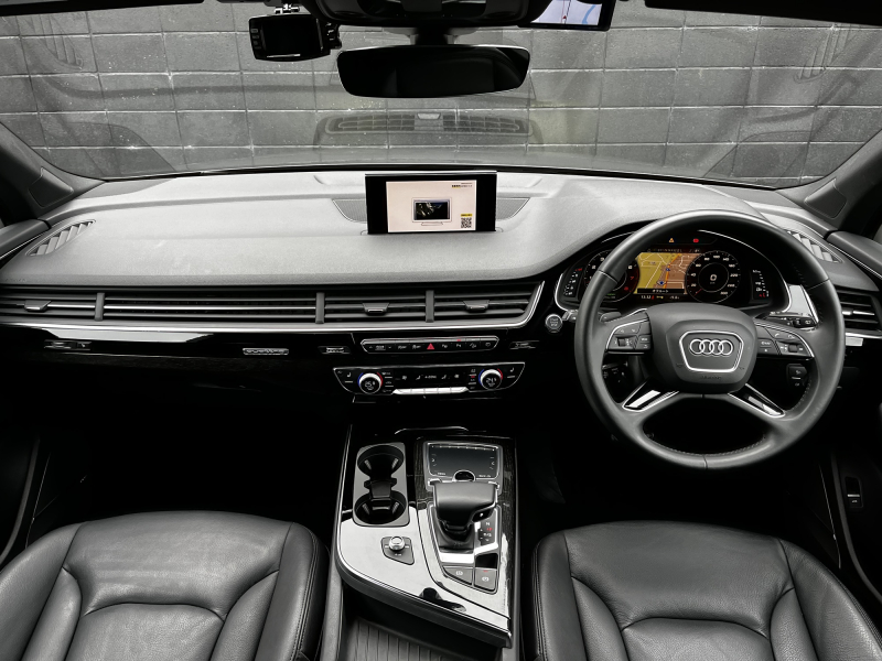 アウディ Q7 中古車
