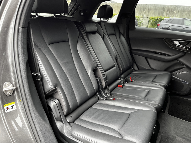 アウディ Q7 中古車