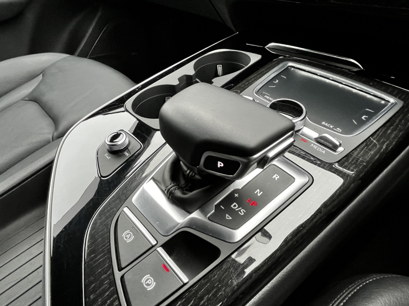 アウディ Q7 中古車