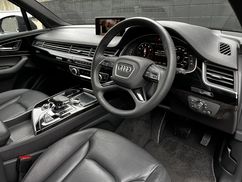 アウディ Q7 中古車