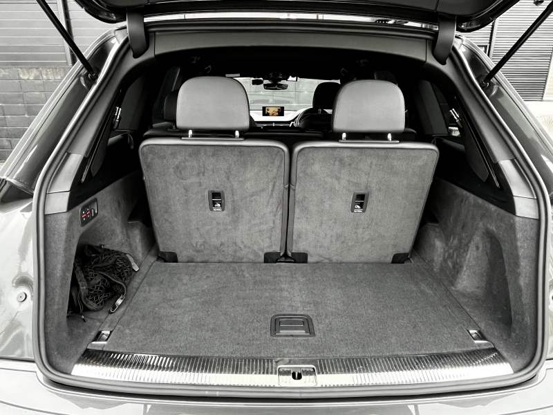 アウディ Q7 中古車