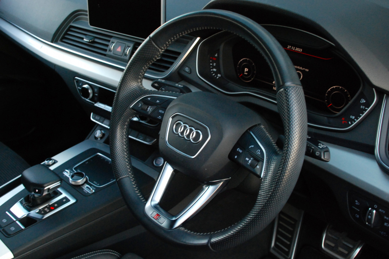 アウディ Q5 中古車