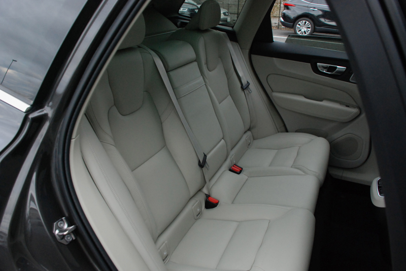 ボルボ XC60 中古車