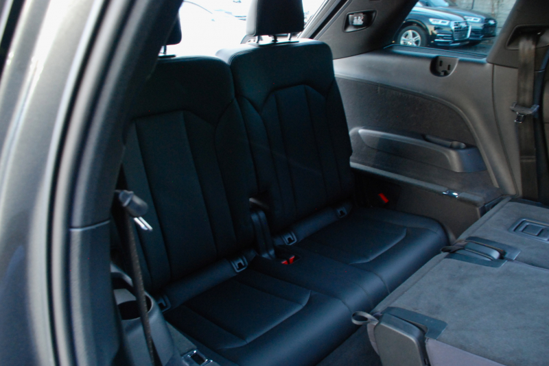 アウディ Q7 中古車