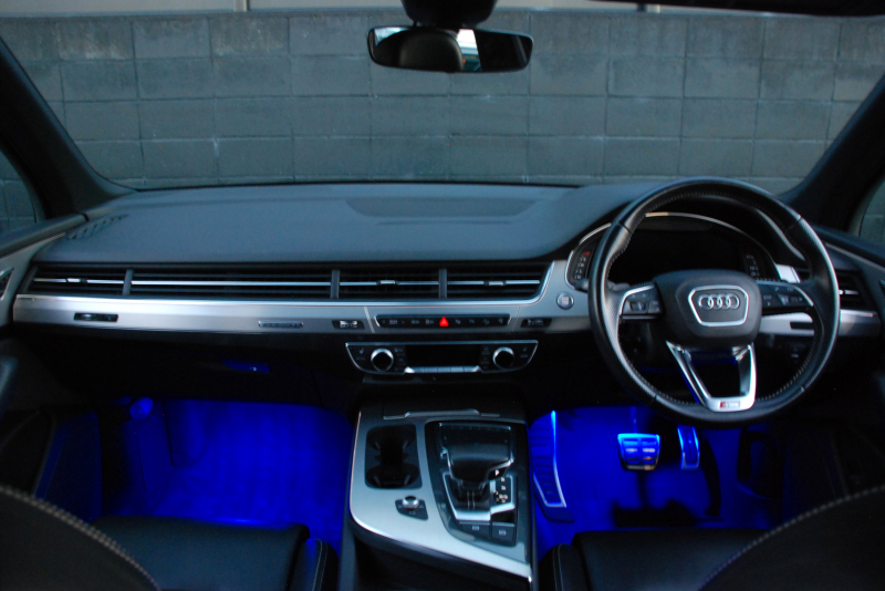 アウディ Q7 中古車