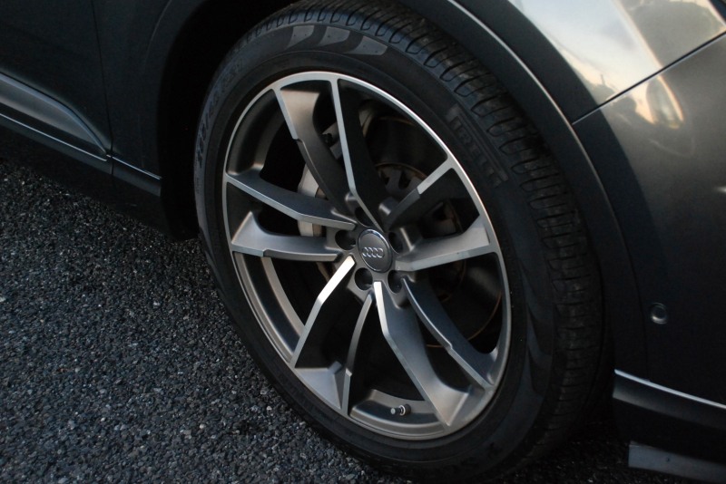 アウディ Q7 中古車