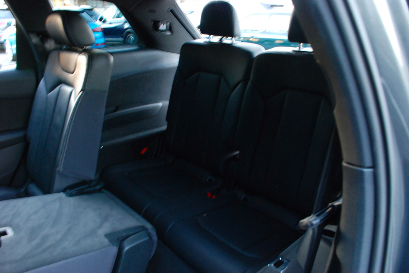 アウディ Q7 中古車