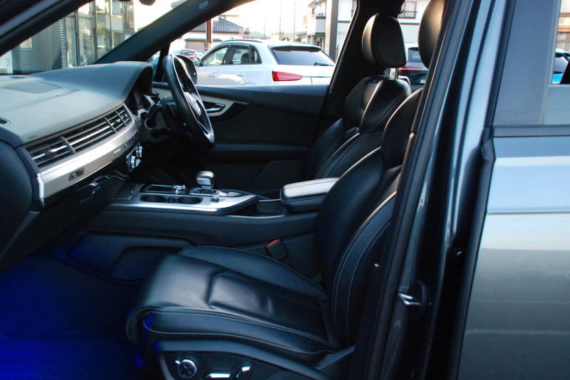 アウディ Q7 中古車