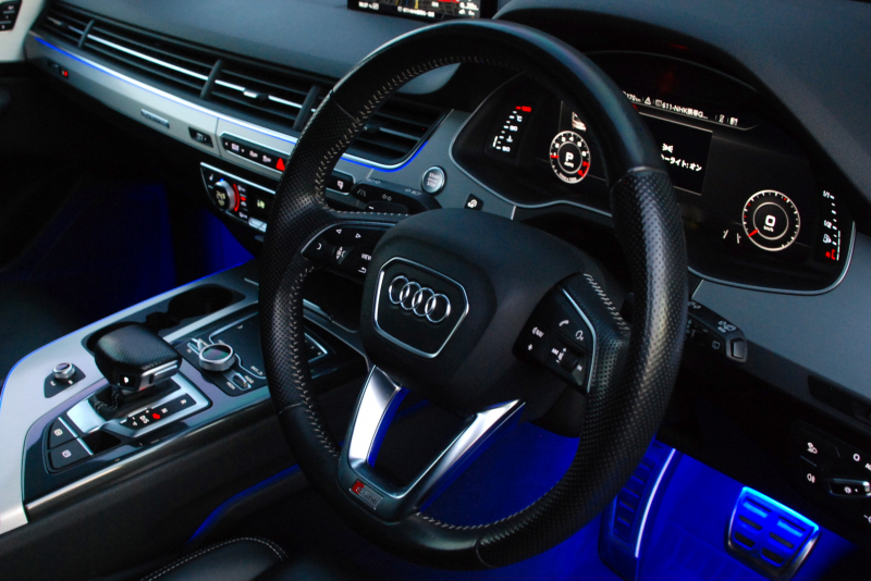 アウディ Q7 中古車