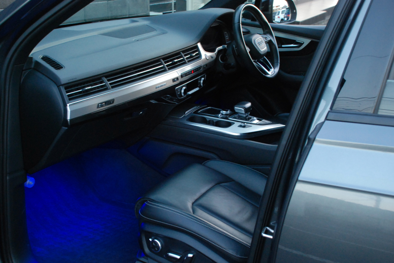 アウディ Q7 中古車