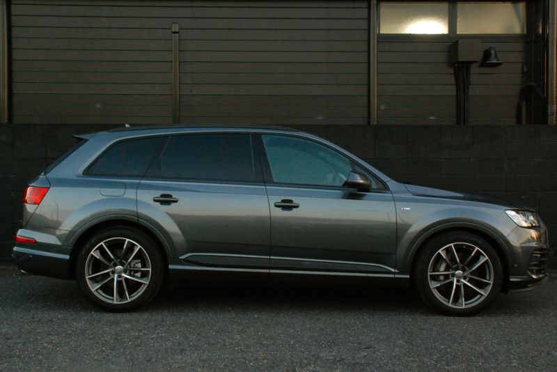 アウディ Q7 中古車