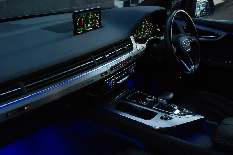 アウディ Q7 中古車