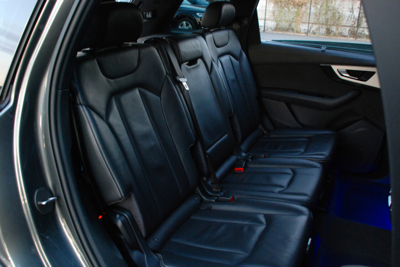 アウディ Q7 中古車