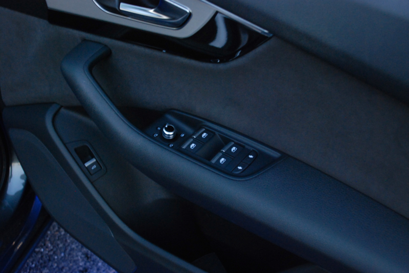 アウディ Q7 中古車