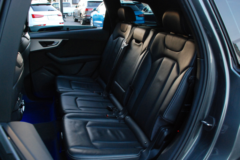 アウディ Q7 中古車